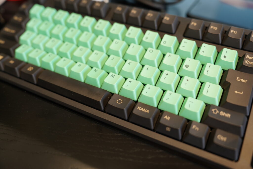 フリー素材：メカニカルキーボードの例