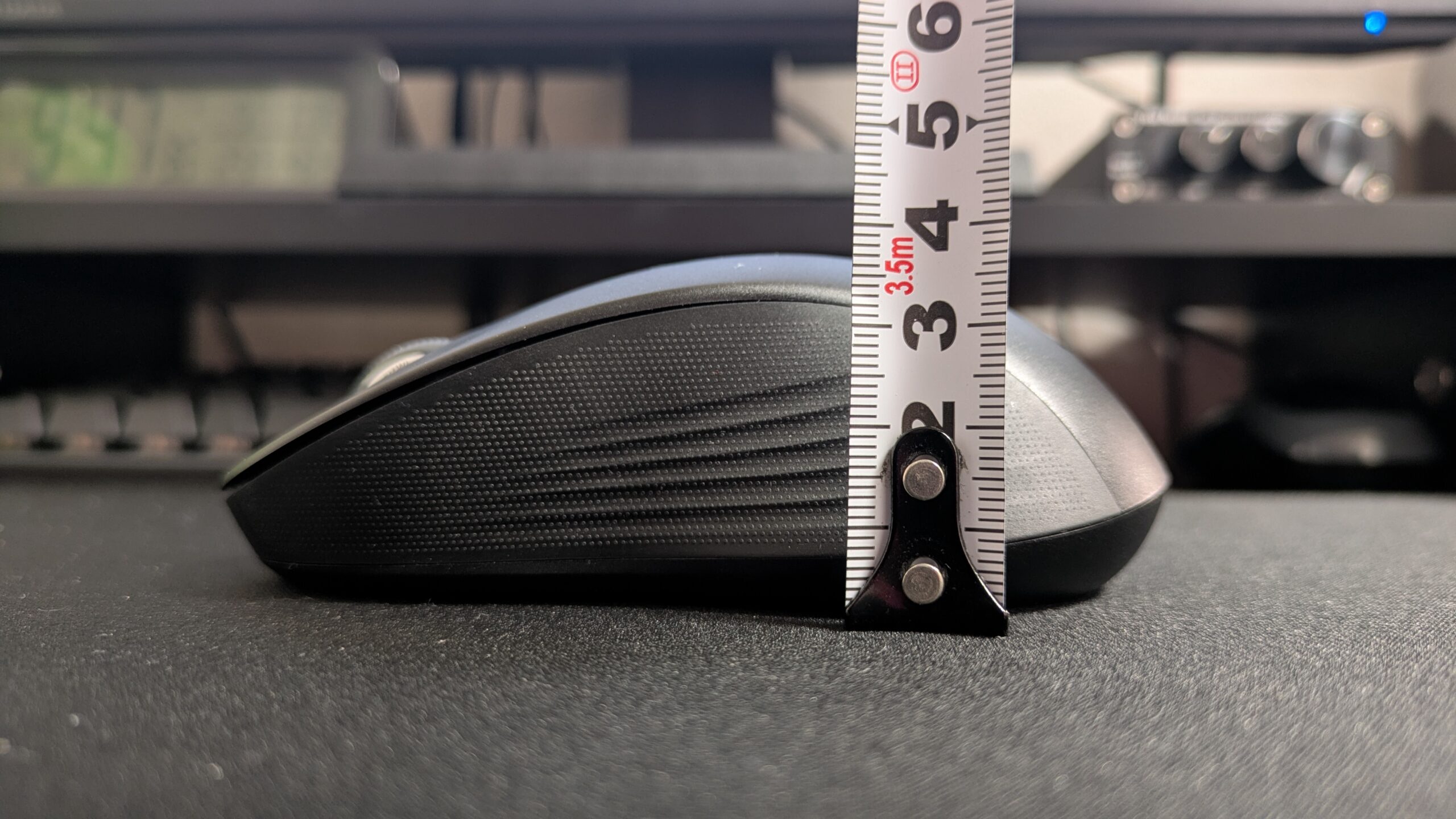 Logicool M550の高さを測定